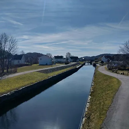 House By The Canal In Holiday home *